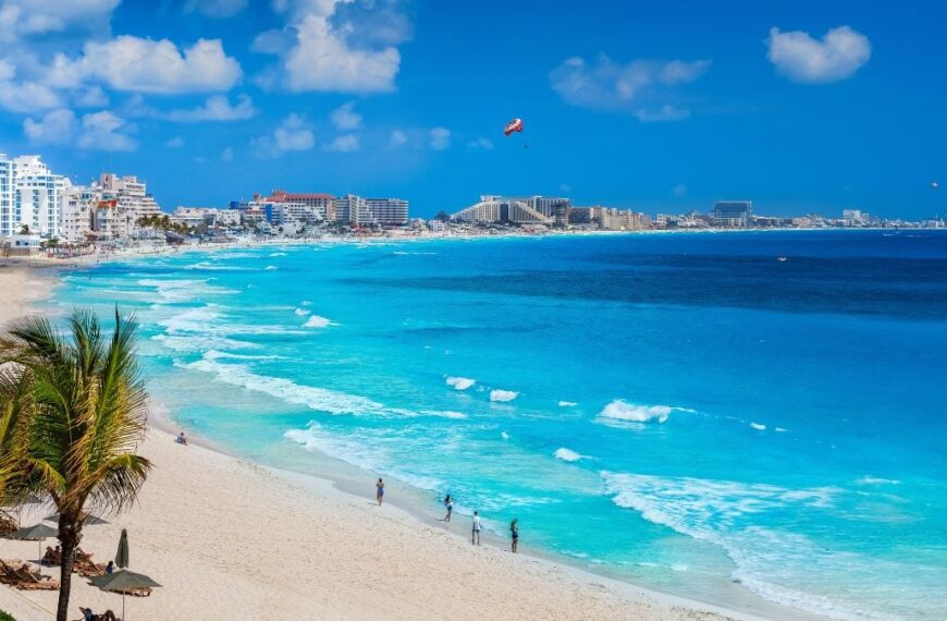 Why Masses of Americans Are Abandoning the U.S. for Mexico