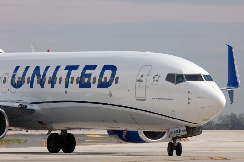 united 737 8 scaled 6foD8r