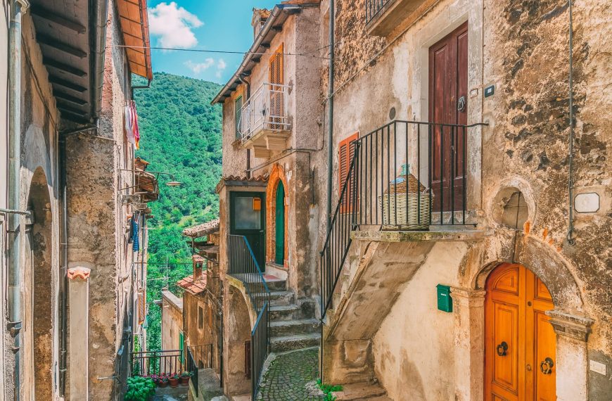 12 Unique Places In Italy To Visit…